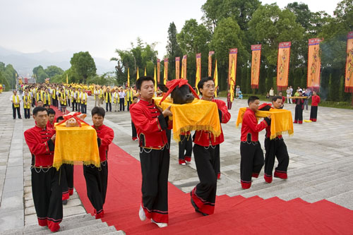 株洲市清水塘循环经济工业区社会各界公祭炎帝陵