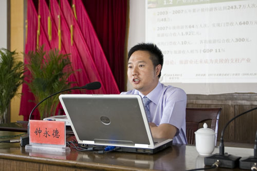 县委理论学习中心组开展集中（扩大）学习