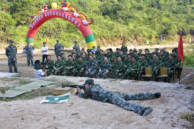 我县开展县级以上领导“军事活动日”活动