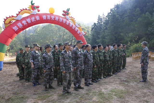 我县开展县级以上领导“军事活动日”活动