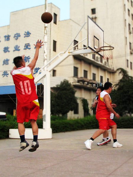 攸县工商局男子篮球队与茶陵局进行友谊赛