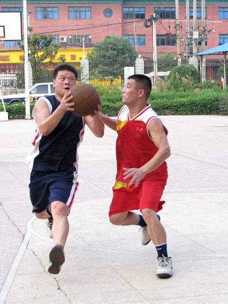 攸县工商局男子篮球队与茶陵局进行友谊赛