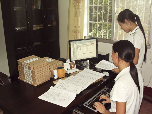 石洲乡在全县率先完成农村土地承包经营权换发证电子建档工作