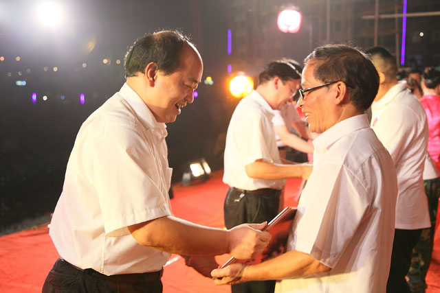 《歌唱祖国 唱响炎陵》文艺晚会隆重举行