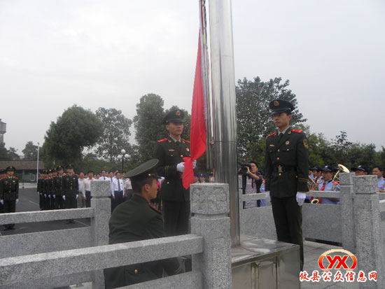 县委机关举行迎国庆升旗仪式