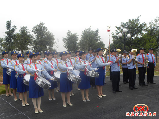 县委机关举行迎国庆升旗仪式