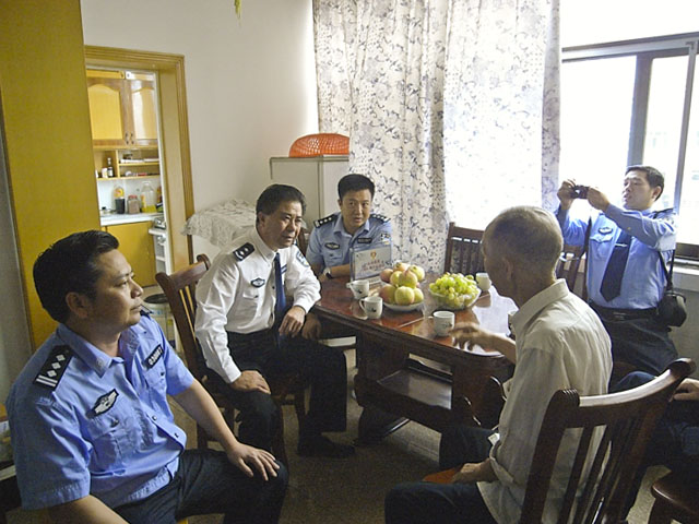 省公安厅副厅长慰问炎陵公安烈属