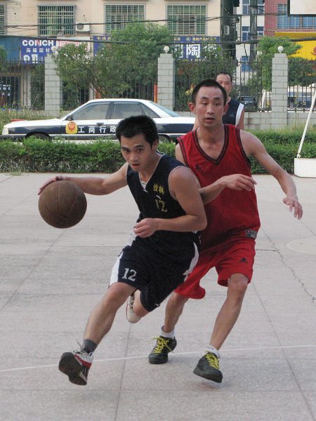 攸县工商局男子篮球队与茶陵局进行友谊赛