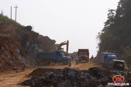 国庆长假S315施工工地热火朝天（图）