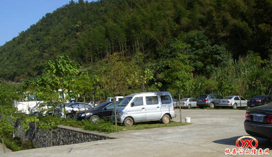 国庆黄金周白龙洞游客觅奇热情高涨