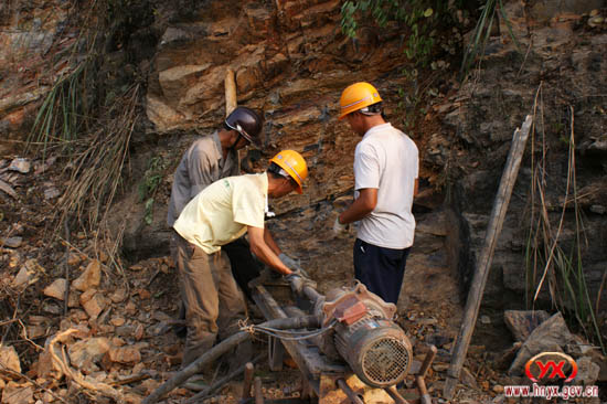 国庆长假S315施工工地热火朝天（图）