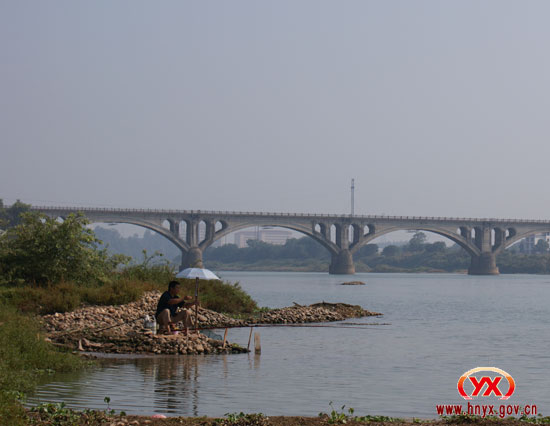 长假里，人们度假方式各样