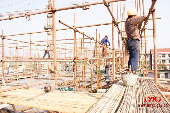 县职教中心实训楼建设工地如火如荼