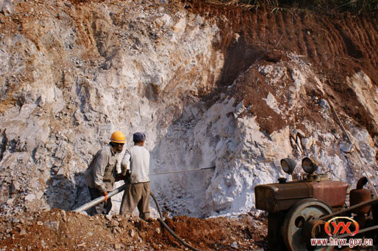 国庆长假S315施工工地热火朝天（图）