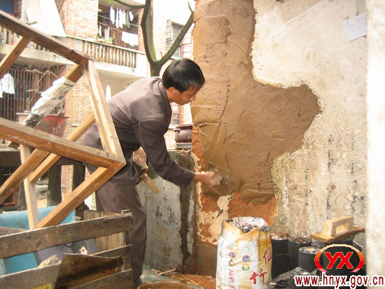 公房维修改造工程正在进行