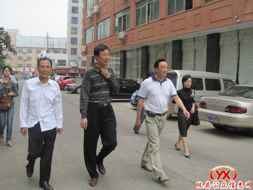 “双节”前，攸县有关领导走访国劳模（图）