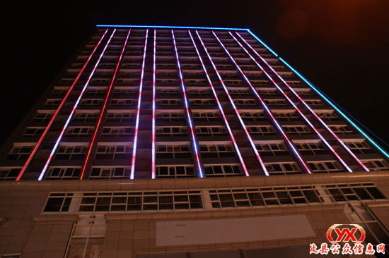 “中天国际”大厦昨晚开始亮化迎国庆（图）