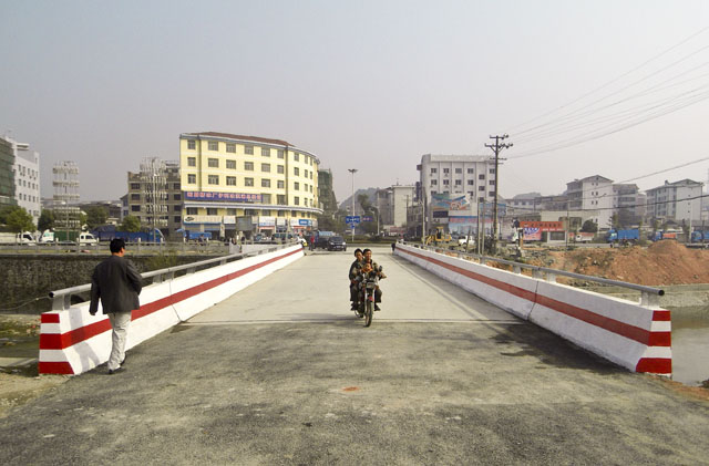 炎陵县城画眉桥新建改造工程今日竣工通车