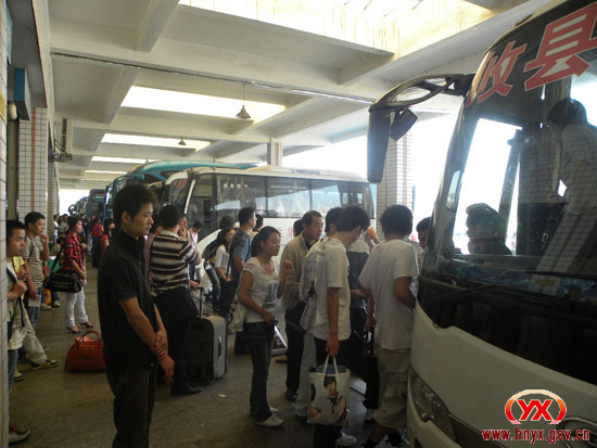 我县交通客运迎来节后客流高峰