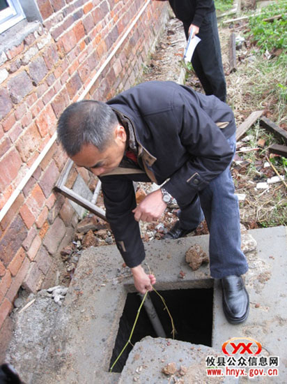 省、市爱卫办专家到网岭检查验收改厕工作