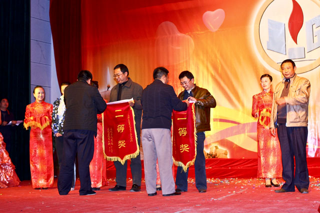 我县第四届教职工体育艺术节师生联欢晚会在艺术馆隆重举行