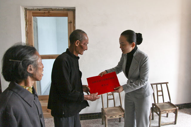 李晖到鹿原镇看望慰问困难户