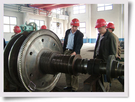 中石化节能技服中心总经理王北星一行到湘东化机考察