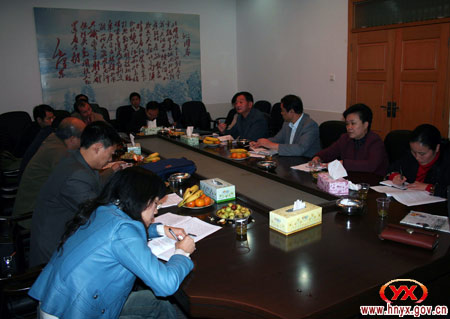 市人大常委会政研室杨长春主任一行来我县调研