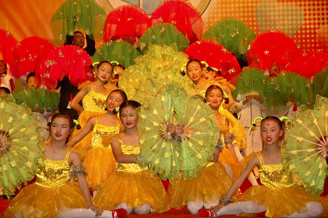 我县第四届教职工体育艺术节师生联欢晚会在艺术馆隆重举行