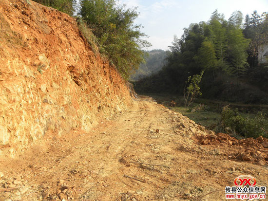 乡镇见闻：槚山乡修路架桥夯实农业基础