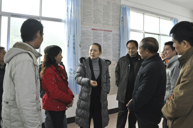 李晖、杨怀保看望村干部蓝才干