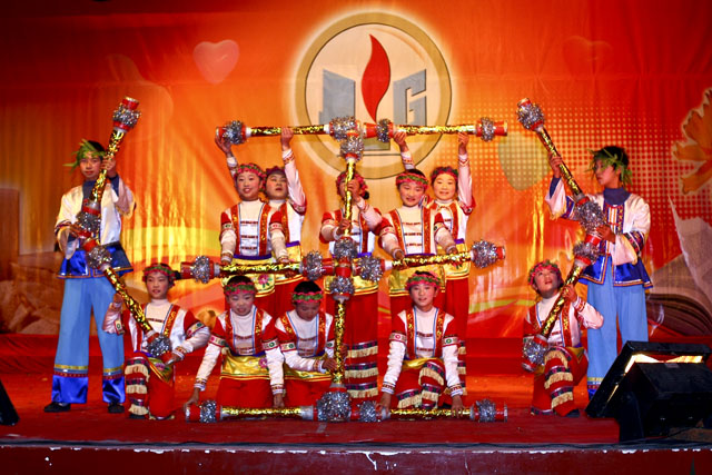 我县第四届教职工体育艺术节师生联欢晚会在艺术馆隆重举行