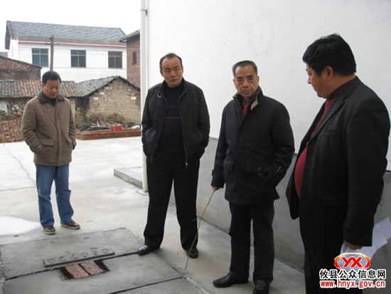 省、市爱卫办专家到网岭检查验收改厕工作