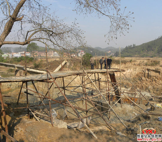 乡镇见闻：槚山乡修路架桥夯实农业基础