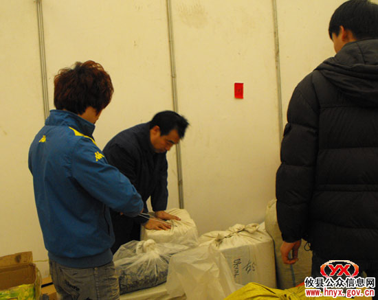 县城体育场为期两周的展销会今日落幕