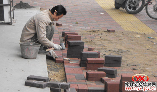 “双休”见闻：洣水一桥桥头广场建设忙