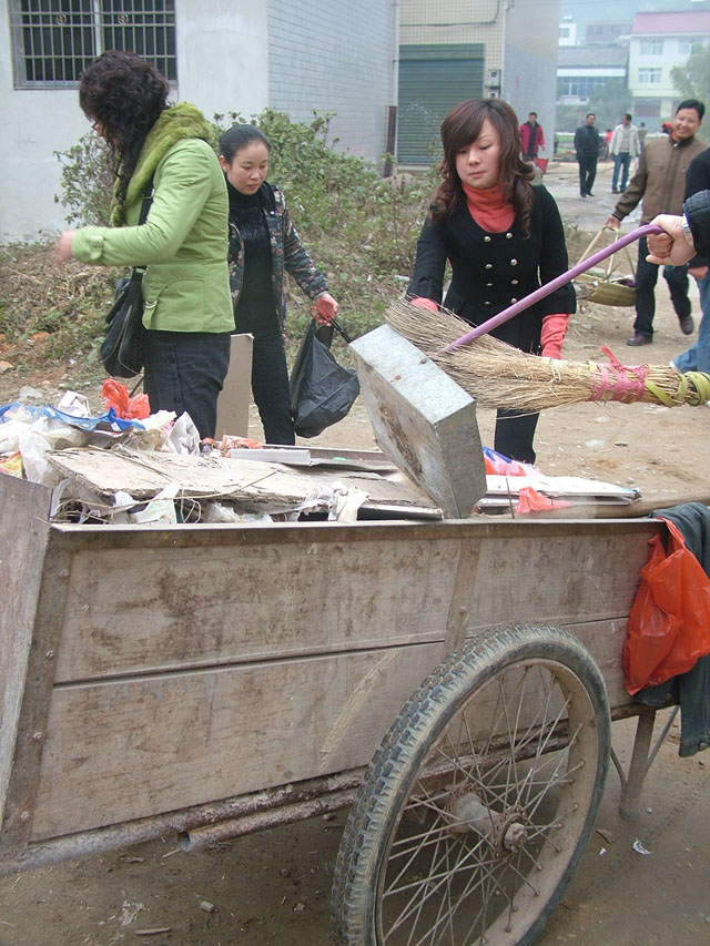 县国土资源局全局齐上阵 强势推进创卫工作