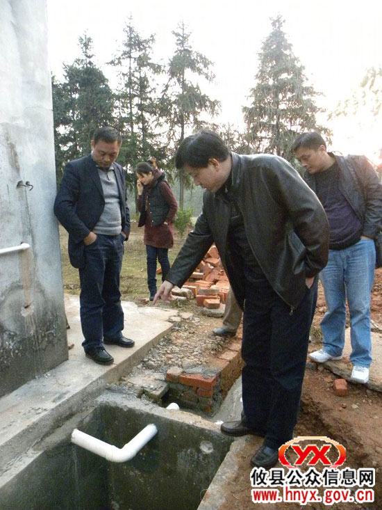 株洲市爱卫检查组来我县检查爱卫工作