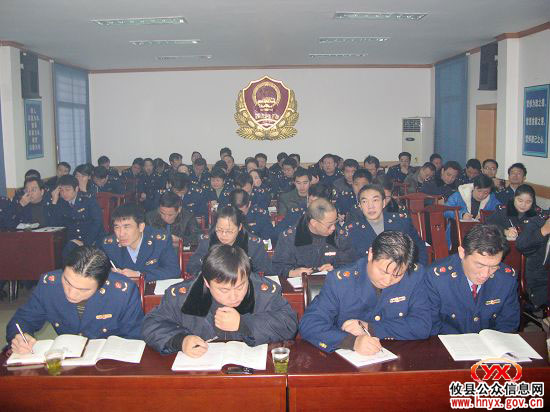 县工商局举办食品流通许可培训班