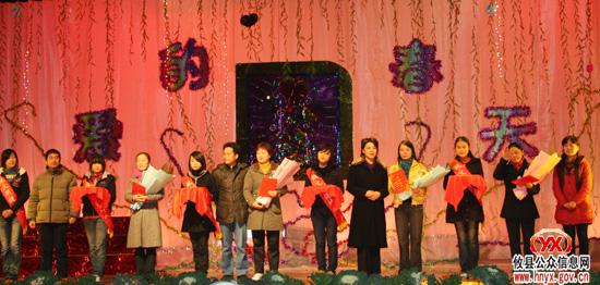 健坤学校初中部迎新年“爱心”晚会昨晚举行