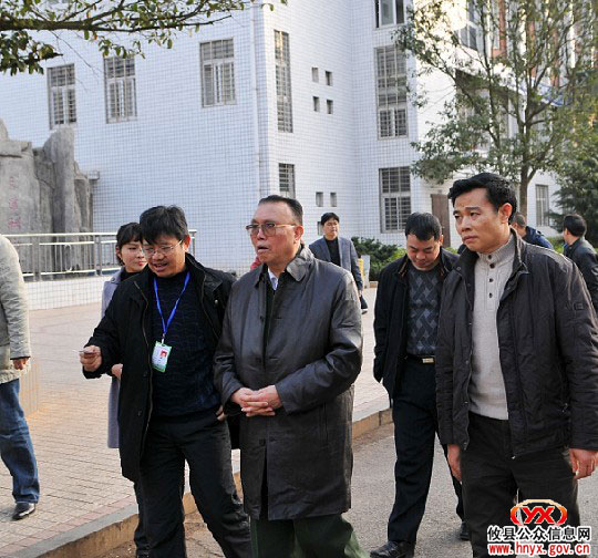 周玉书中将到长鸿学校和丽水山庄视察