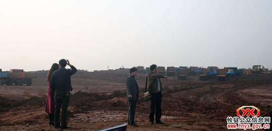 市政绩考核组考核我县重点工程工作