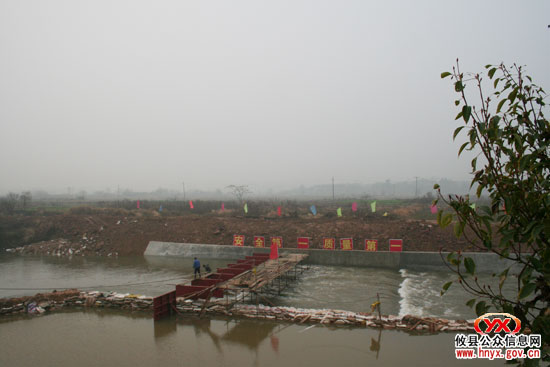 县农综办检查指导农综开发土地治理项目建设