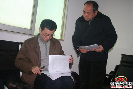 市政绩考核组考核我县重点工程工作