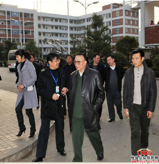 周玉书中将到长鸿学校和丽水山庄视察