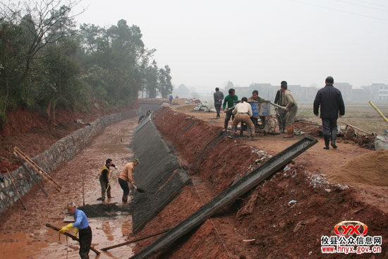 县农综办检查指导农综开发土地治理项目建设