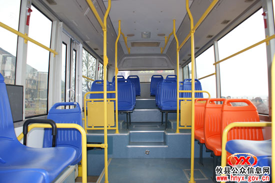 三创四化：我县新购的第二批公交车已经运抵县城