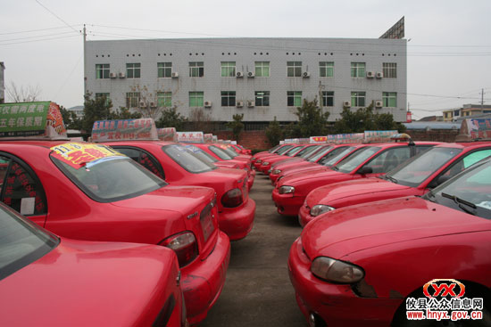 今日傍晚，我县200台旧出租车都“退役”了