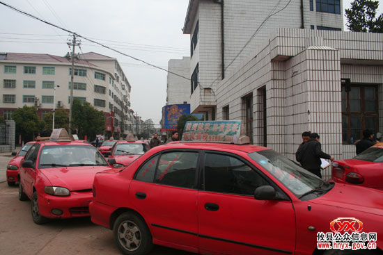 今日傍晚，我县200台旧出租车都“退役”了