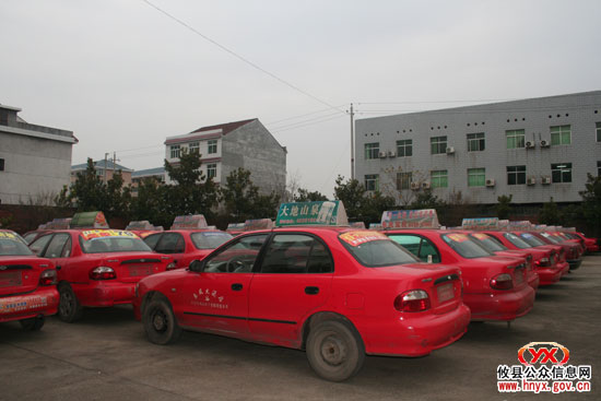 今日傍晚，我县200台旧出租车都“退役”了